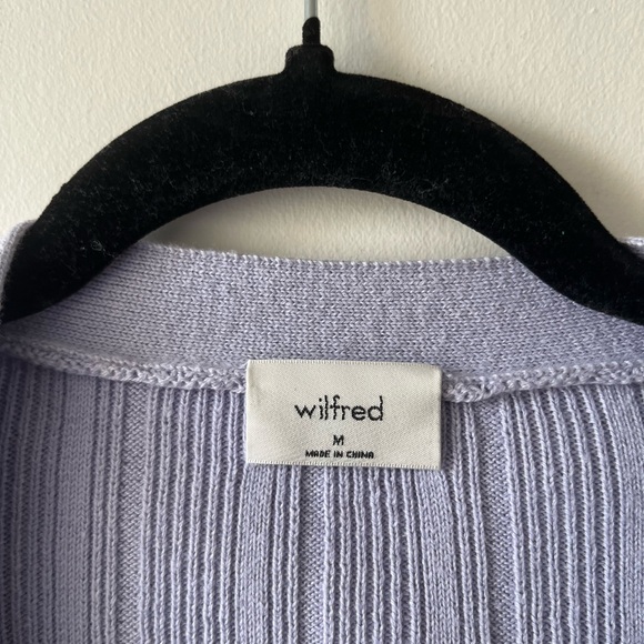 Aritzia Wilfred Plunge Front Cardigan in Lilac - Picture 4 of 13